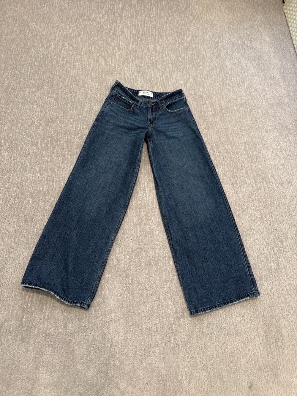 EUC Hollister low rise super baggy jeans